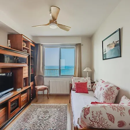Bellevue Sea Views & Heart Of Apartment